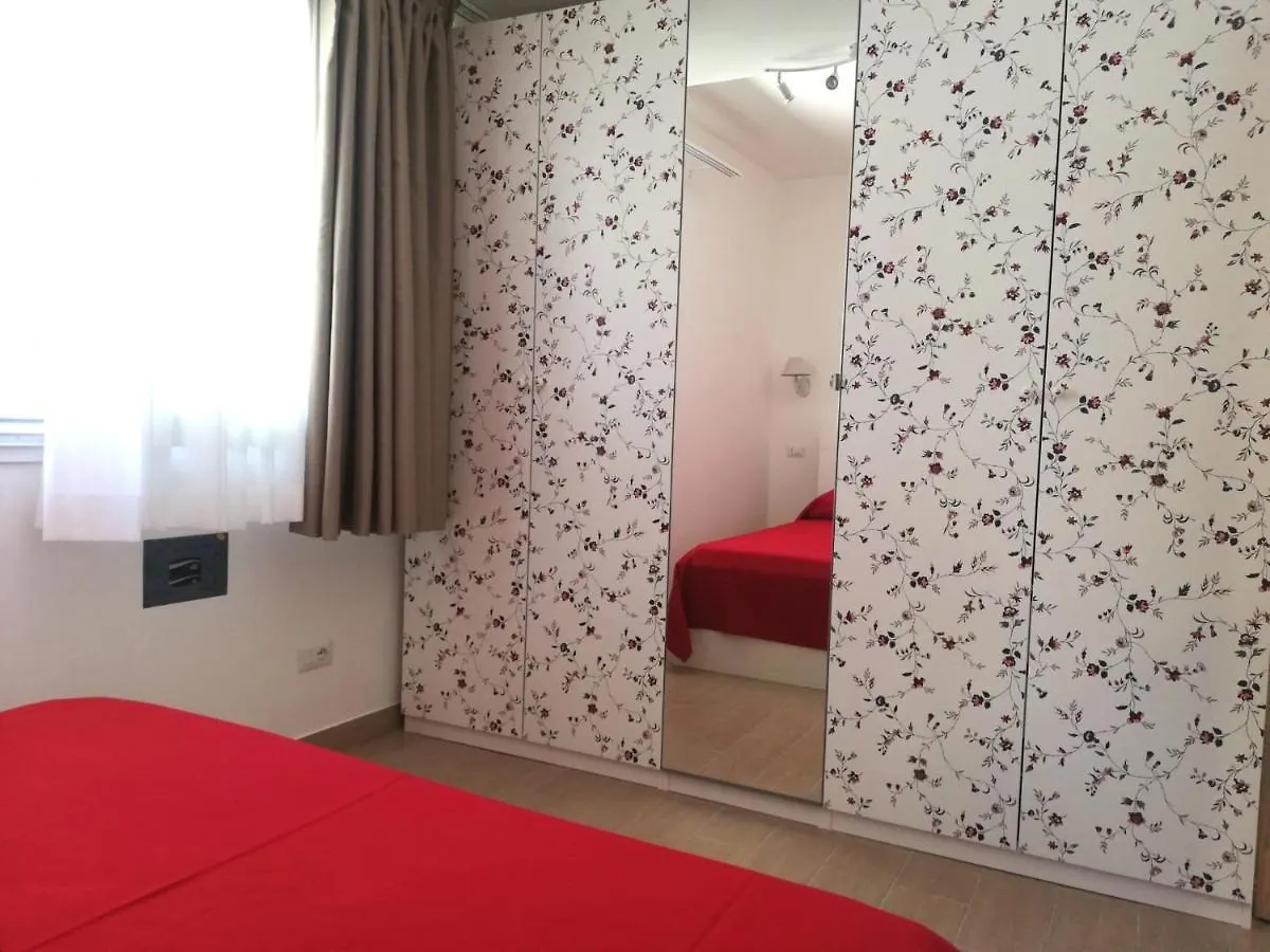 רימיני Miramare Casa Vacanze 0*,  איטליה